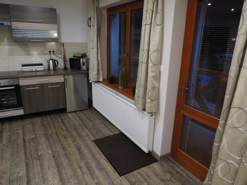 Apartman Route 18 Liptovský Mikuláš Extérieur photo
